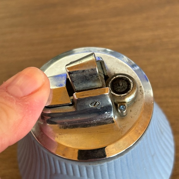 Wedgwood Light Blue Jasperware Table Lighter with White Relief - Picture 5 of 6